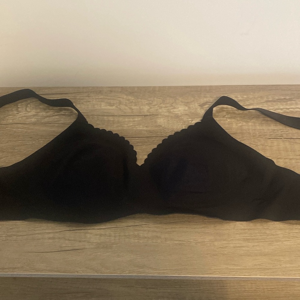 Knix V neck scalloped bra